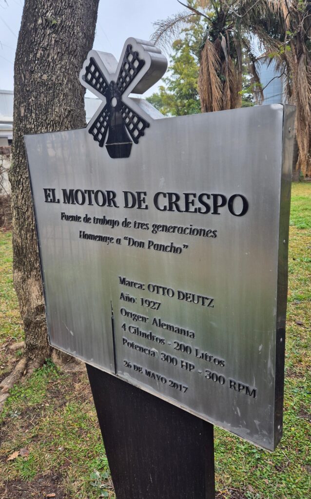 En el 121° aniversario de Sagemüller, se inauguró el monumento al Morocho de Crespo, un motor histórico restaurado que impulsó el Molino Harinero y brindó energía a la ciudad.
